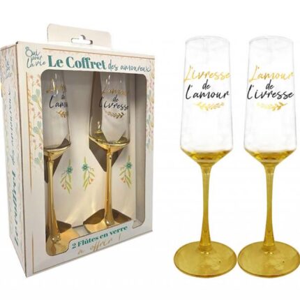 deux flutes à champagnes présentées dans le coffret d'emballage, puis sans coffret